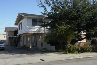 1583 Pacific Ave in Alameda, CA - Foto de edificio - Building Photo