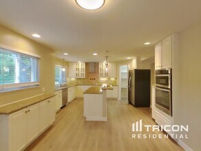 519 Falaise Dr in Creve Coeur, MO - Building Photo - Building Photo