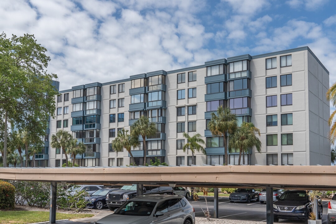 Bay House in Clearwater, FL - Foto de edificio