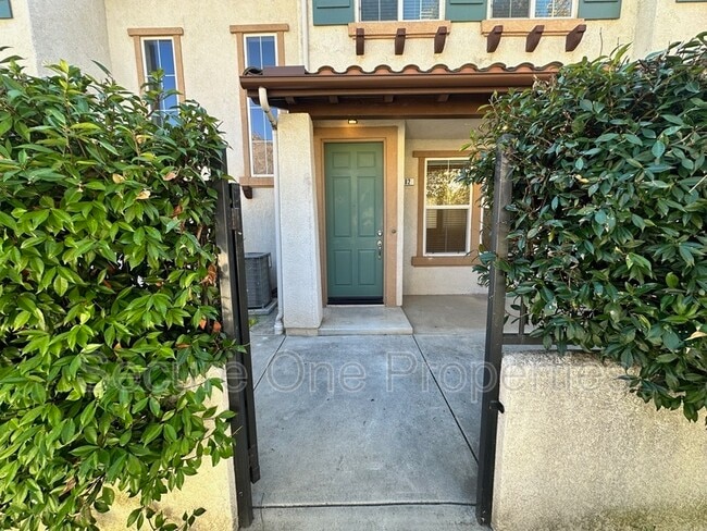 82 Via Katrina in Thousand Oaks, CA - Building Photo - Building Photo