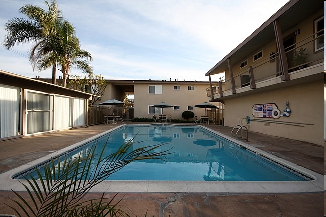 Pacifica Apartments in Costa Mesa, CA - Foto de edificio - Building Photo