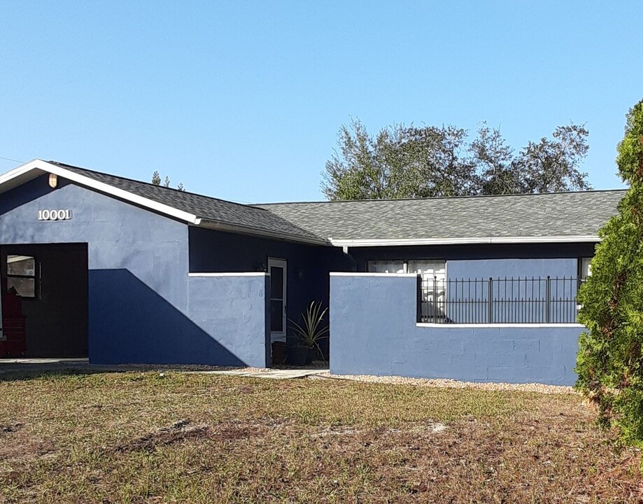 10001 Elgin Blvd in Spring Hill, FL - Building Photo