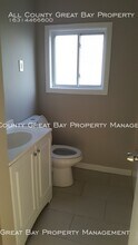60 Cedar Ct in Copiague, NY - Building Photo - Building Photo