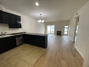 5842 Harold Way, Unit 402 in Los Angeles, CA - Foto de edificio - Building Photo