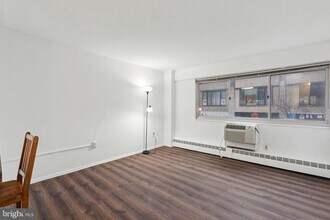 2101 Chestnut St in Philadelphia, PA - Building Photo - Building Photo