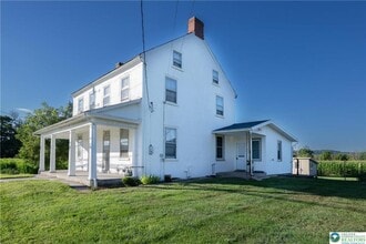 4299 Lanark Rd in Center Valley, PA - Foto de edificio - Building Photo