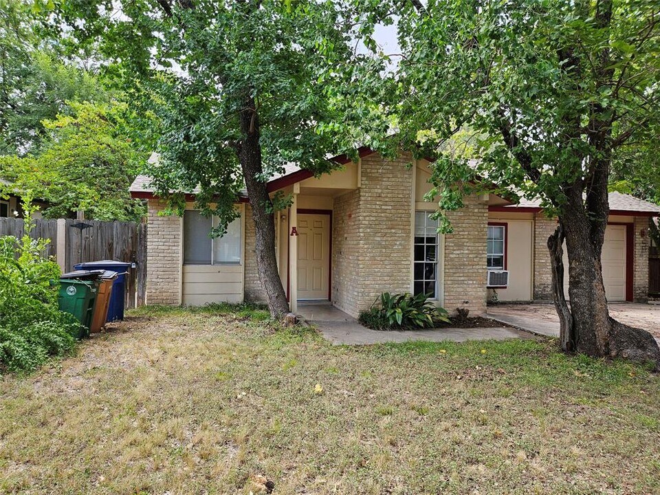 6000 Emerald Forest Dr in Austin, TX - Building Photo
