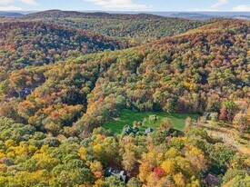165 Cascade Rd in Warwick, NY - Building Photo