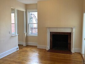 612 Congress St, Unit Apt 1 in Portland, ME - Building Photo