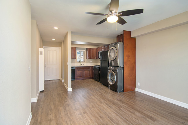 Pacific Cove in San Diego, CA - Building Photo - Building Photo