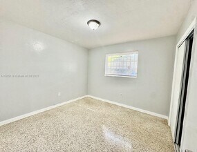 901 NW 55th St in Miami, FL - Building Photo - Building Photo
