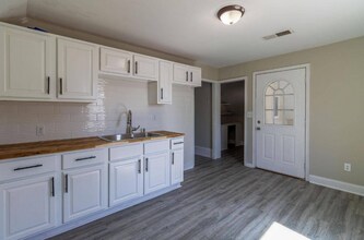 2815 W Pierce St-Unit -Upper in Milwaukee, WI - Building Photo - Building Photo