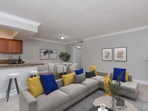 4001 NE 21st Ave, Unit 207 in Fort Lauderdale, FL - Foto de edificio - Building Photo