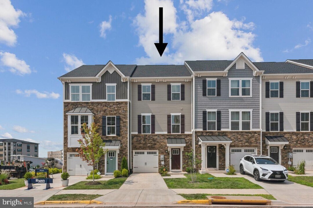 46344 Mount Kellogg Ter in Sterling, VA - Building Photo
