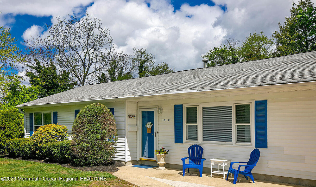 1812 Beverly Ave in Spring Lake, NJ - Building Photo