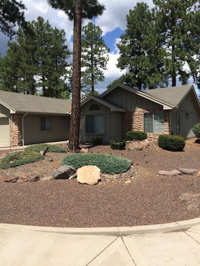 1784 W Soft Wind Ln in Flagstaff, AZ - Building Photo - Building Photo