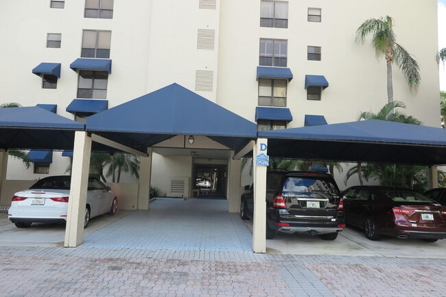 7578 Regency Lake Dr