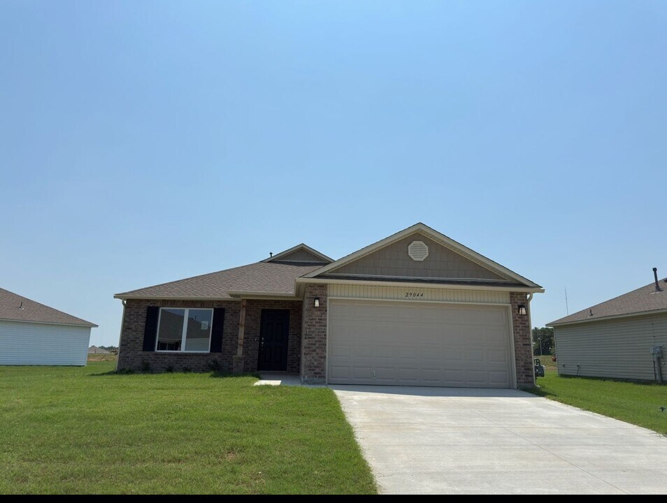 29044 E 79th Pl S in Broken Arrow, OK - Building Photo