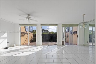 10208 NW 51st Terrace in Doral, FL - Building Photo - Building Photo