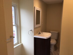 6049 Stanton Ave, Unit 3 in Pittsburgh, PA - Building Photo - Building Photo