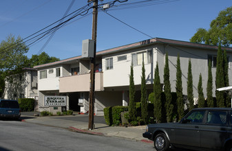 Poplar Apartments in Redwood City, CA - Building Photo - Building Photo