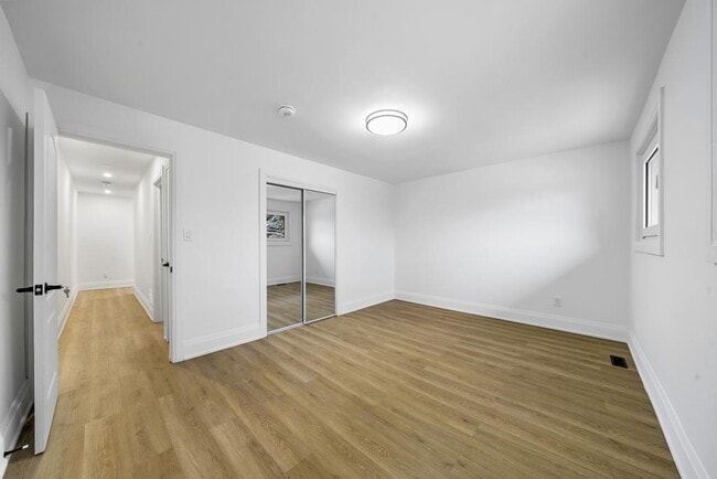 2294 Lake Shore Blvd W in Toronto, ON - Building Photo - Building Photo