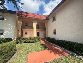 211 Lake Dora Dr in West Palm Beach, FL - Building Photo - Building Photo