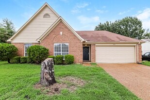 4574 Kings Grant Dr in Memphis, TN - Building Photo