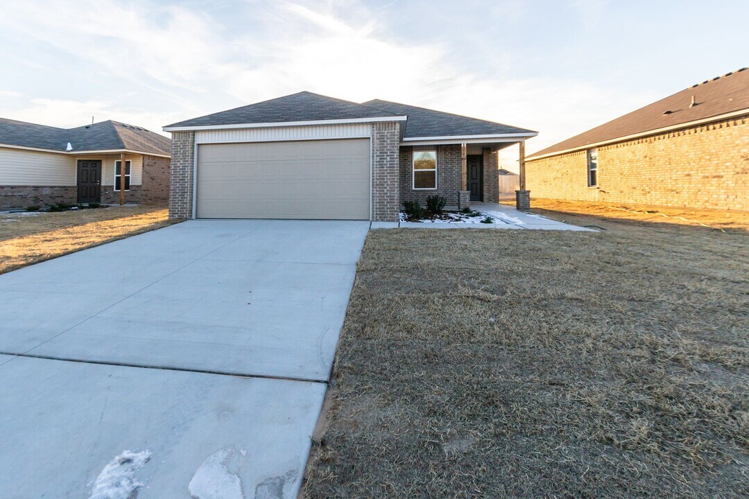 917 N 4th St in Perkins, OK - Building Photo