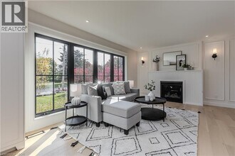 3029 Eva Dr in Burlington, ON - Building Photo - Building Photo