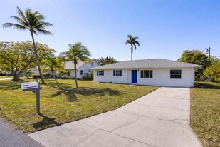 7171 Drake Dr in Ft. Myers, FL - Building Photo