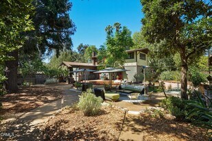 467 E Sacramento St in Altadena, CA - Building Photo