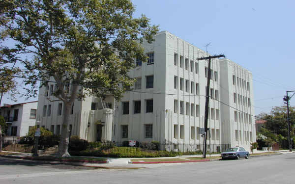 100 N Sycamore Ave in Los Angeles, CA - Foto de edificio - Building Photo