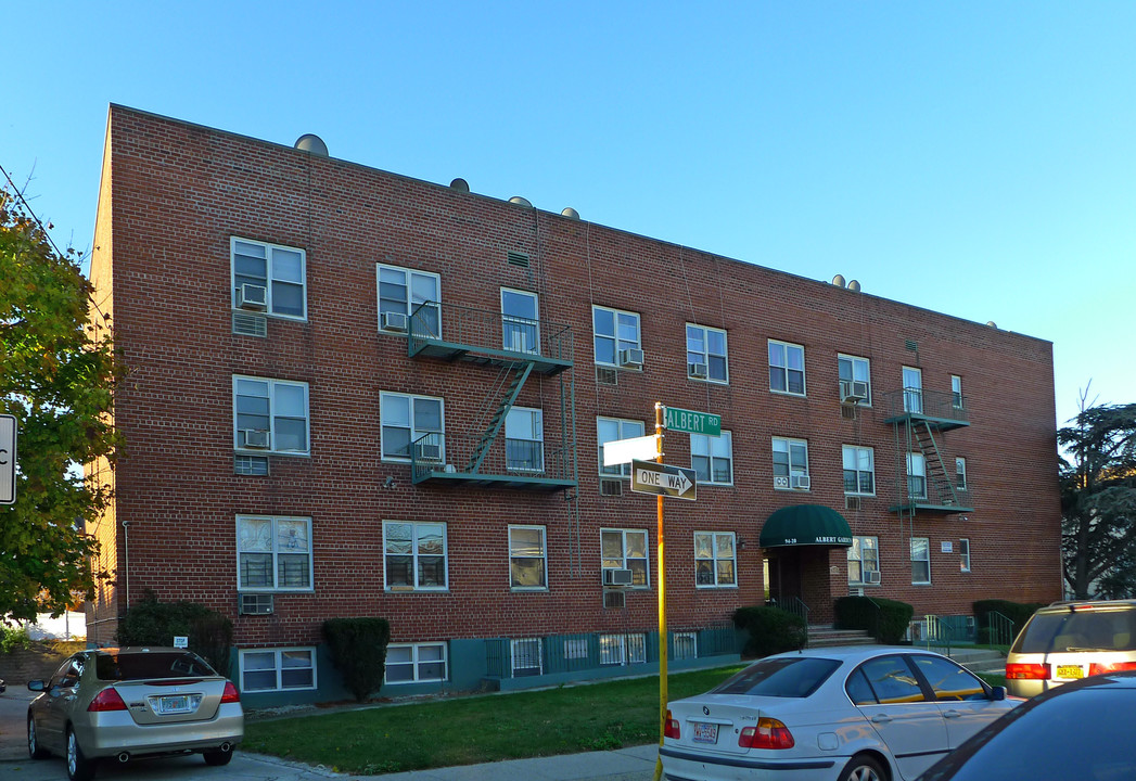 94-20 Albert Rd in Ozone Park, NY - Building Photo