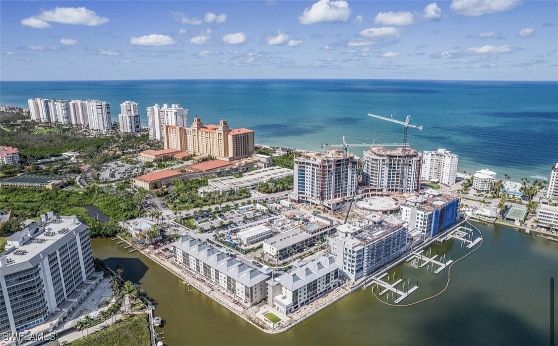 271 Southbay Dr in Naples, FL - Building Photo