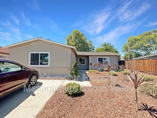 property at 3115 Calzar Dr
