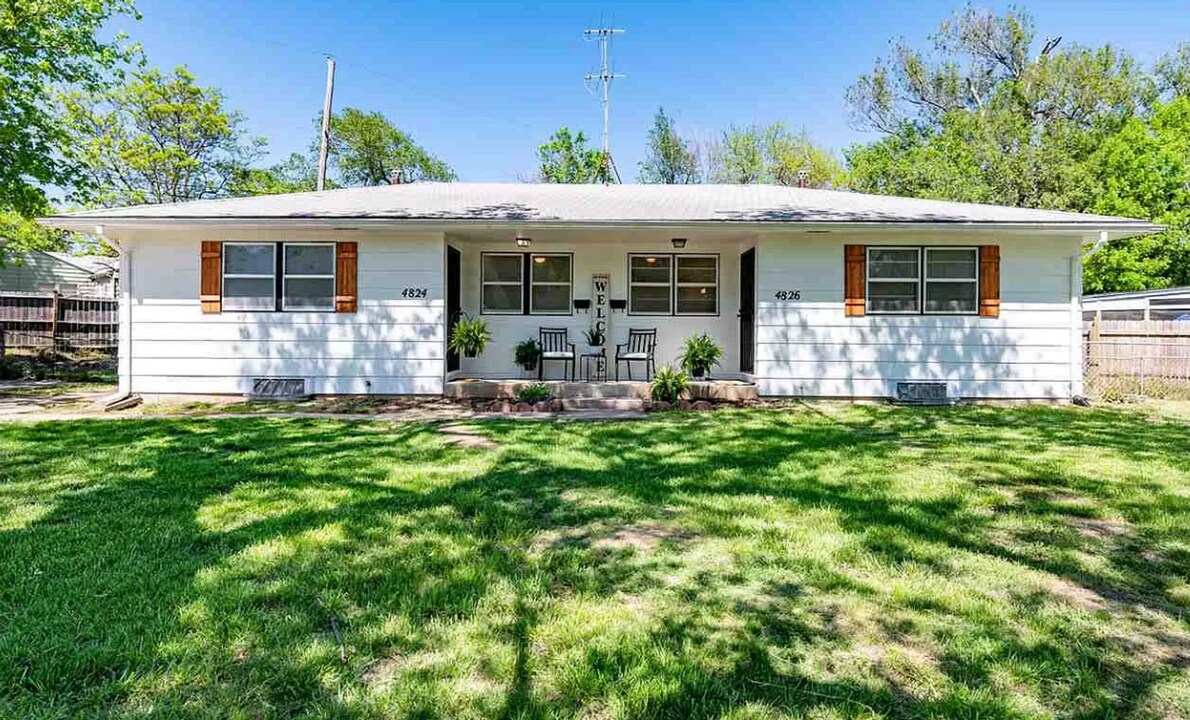 4824 E Pine St in Wichita, KS - Building Photo