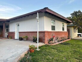 1313 Mariposa Dr in Santa Paula, CA - Building Photo