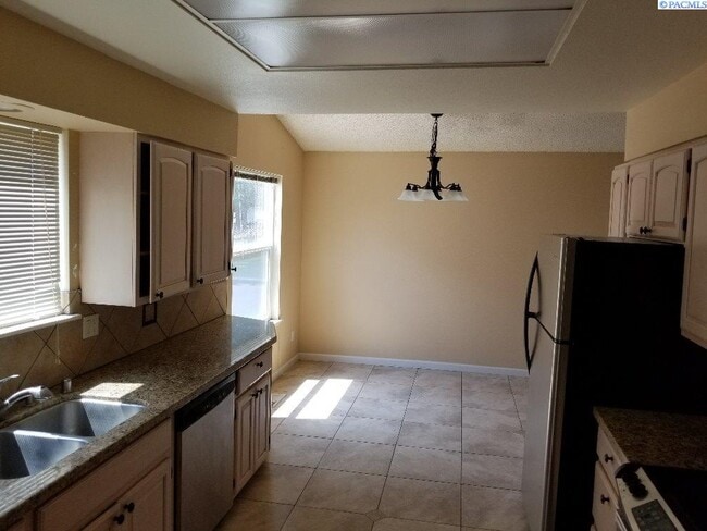 2024 Weiskopf Ct in Richland, WA - Building Photo - Building Photo