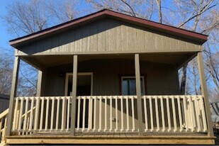 311 NE Burgess St in Topeka, KS - Building Photo