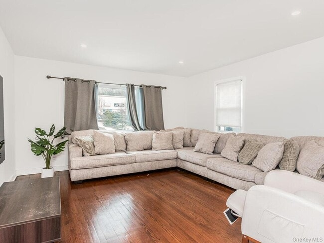 2096 Central Park Ave in Yonkers, NY - Building Photo - Building Photo