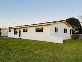 3225 SW 94th Ave in Miami, FL - Building Photo