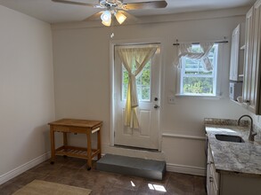 131 Laurel Pl, Unit D in San Rafael, CA - Building Photo - Building Photo
