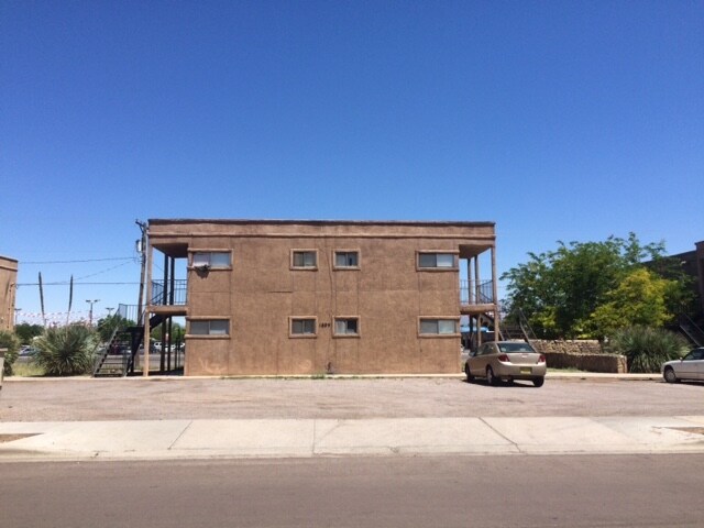 1009 Elm St in Las Cruces, NM - Building Photo