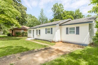 222 Lawn St in Fort Valley, GA - Building Photo - Building Photo