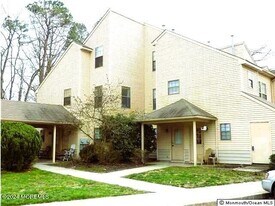 106 Daffodil Dr in Jackson Township, NJ - Building Photo