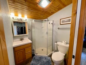 2154 Twin Springs Rd, Unit Twin Springs Apartment in Decorah, IA - Building Photo - Building Photo