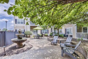 Aventura at Forest Park and Tower Grove TH in St. Louis, MO - Building Photo
