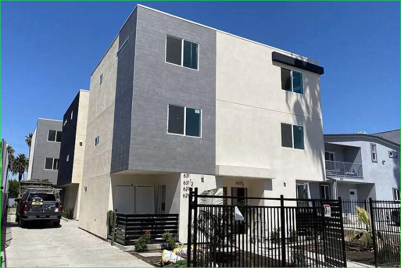 633 Normandie Ave in Los Angeles, CA - Building Photo