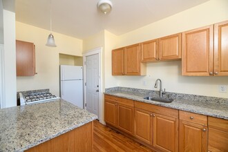 5 Sherborn Ct, Unit #8 in Medford, MA - Foto de edificio - Building Photo